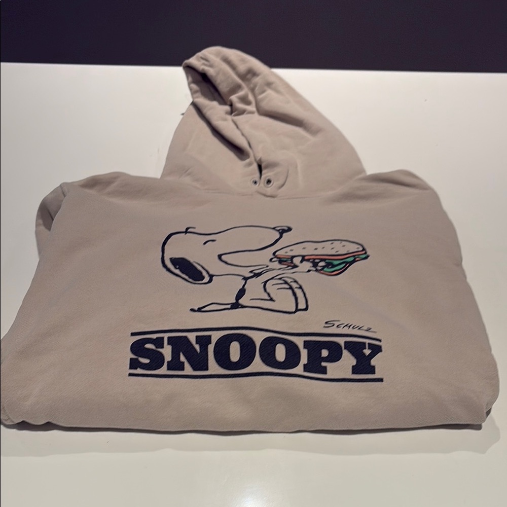 M Uniqlo Peanuts Snoopy Schultz Hoodie in Light Beige